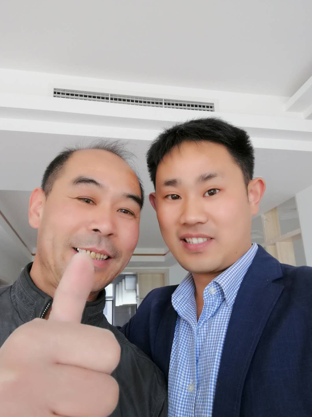 鰲山衛熱泵客戶對沃富新能源豎起了大拇指